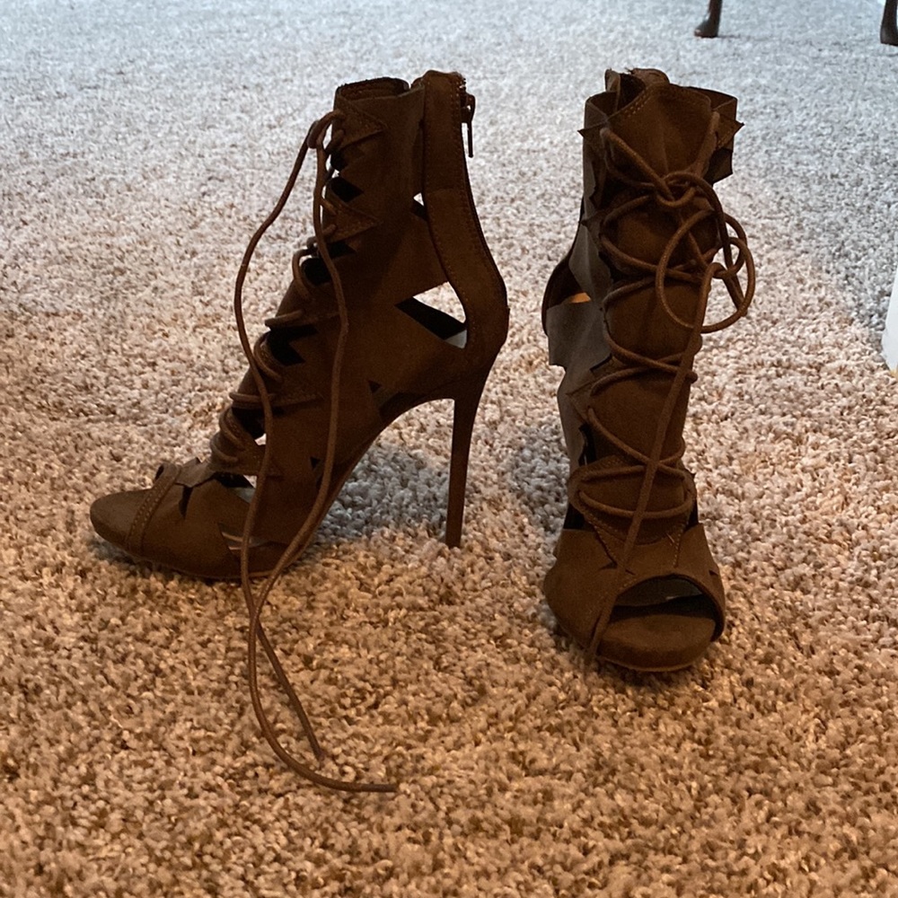 Shoedazzle NWOT Brown Lace Up Peep Toe Booties